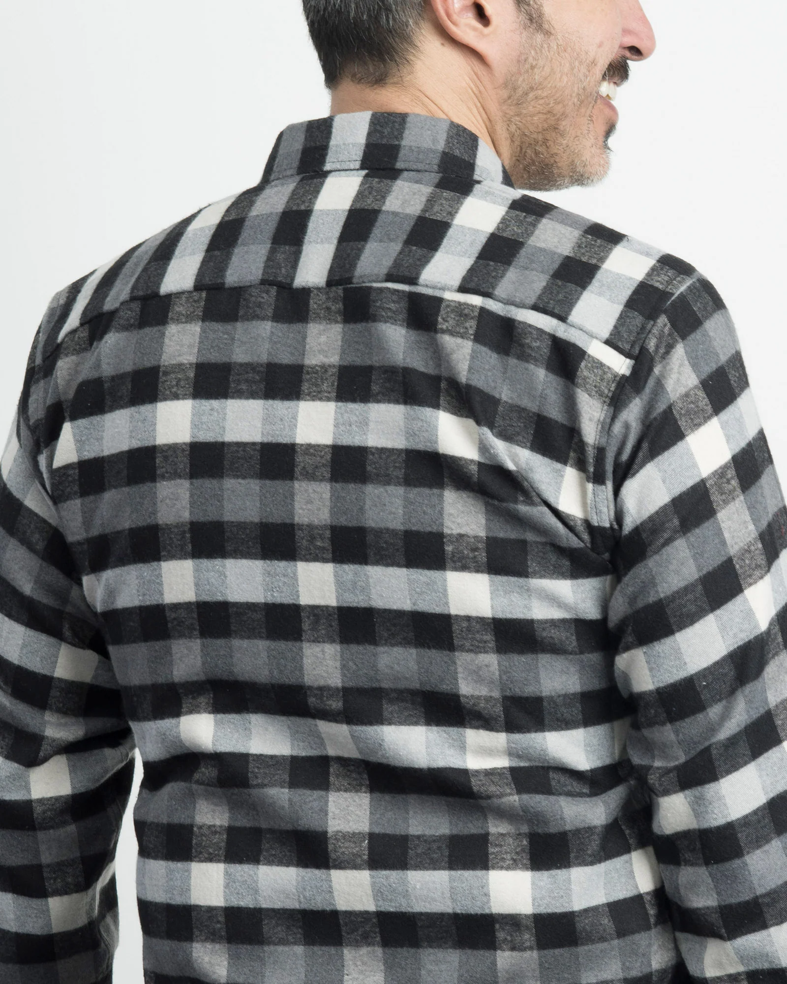 Camisa Leñadora Cuadros Negros - Image 5