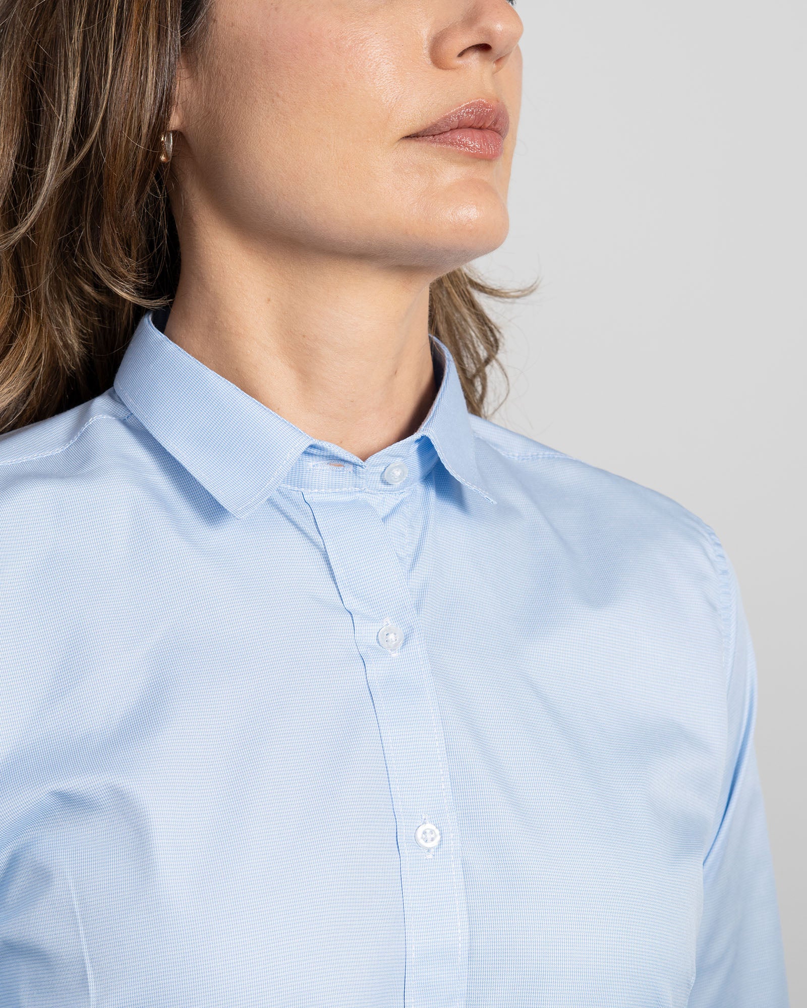 Camisa Solo Fondo Azul Clara Textura Mujer 1 - Image 4