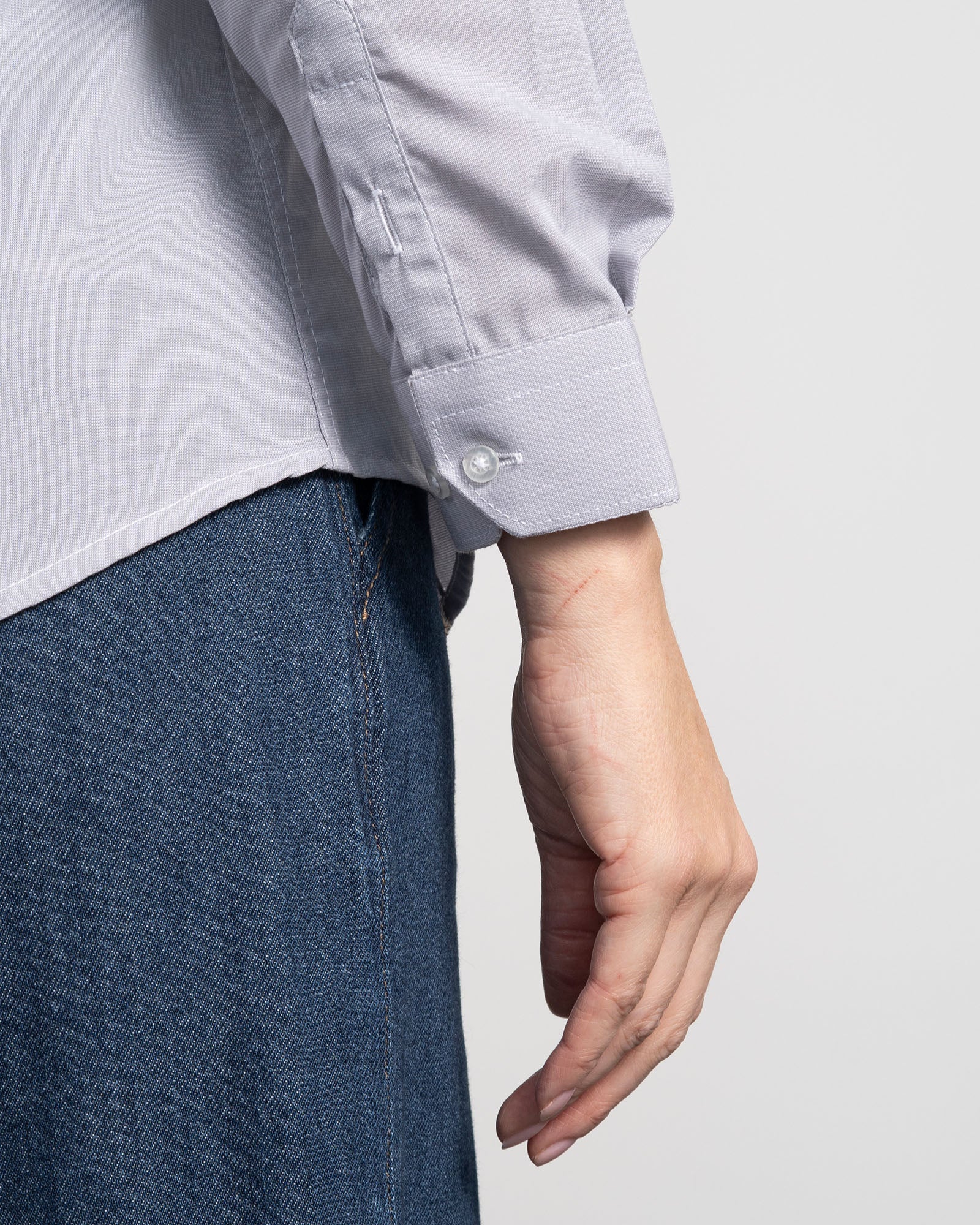 Camisa Solo Fondo Gris Claro Rayas Mujer - Image 3