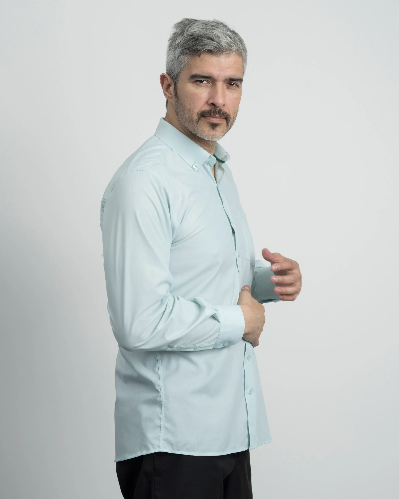 Camisa Solo Fondo Verde Detalle Cuello - Image 3