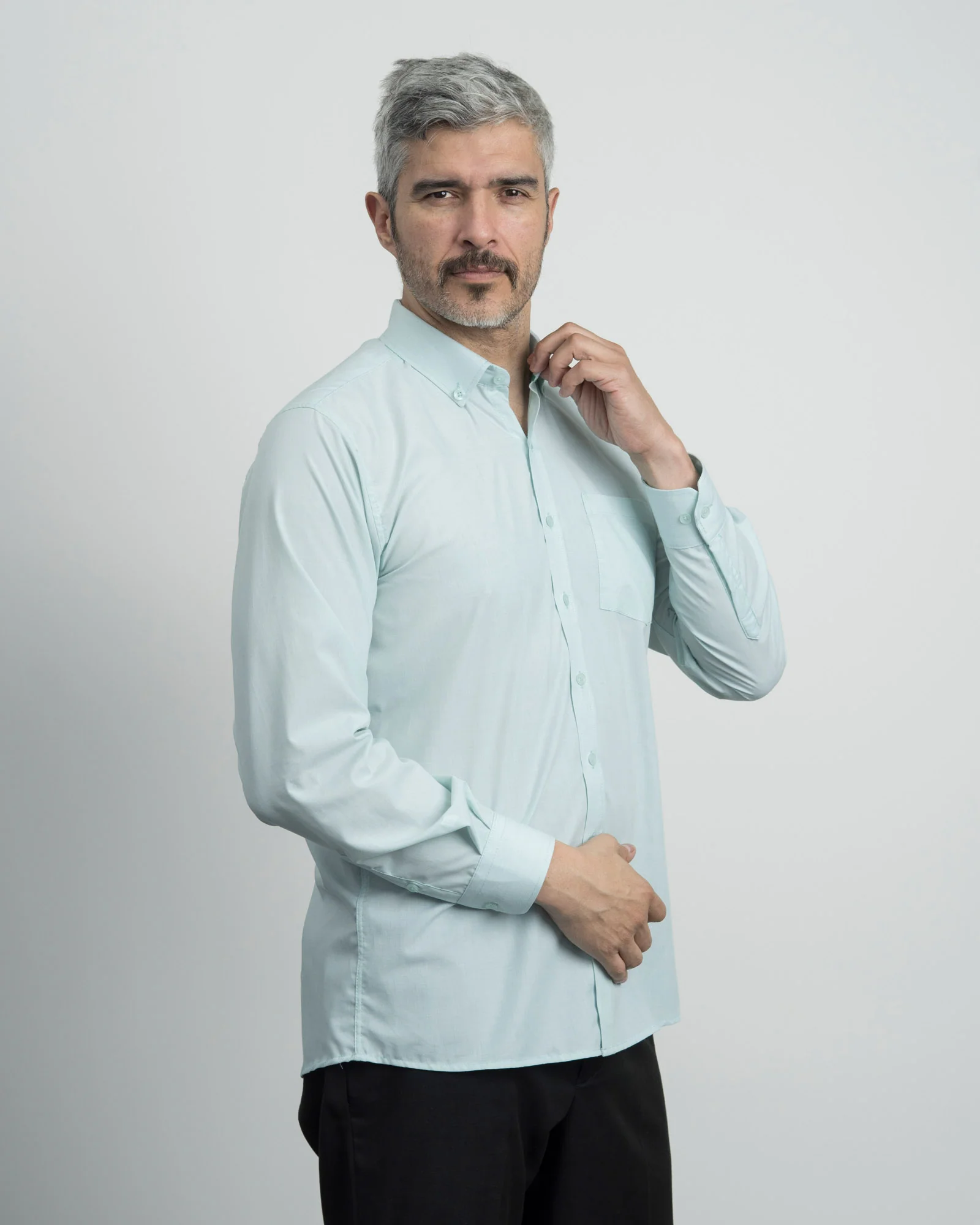 Camisa Solo Fondo Verde Detalle Cuello - Image 4